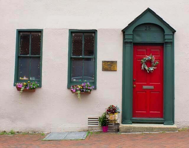 the outside of a historic home